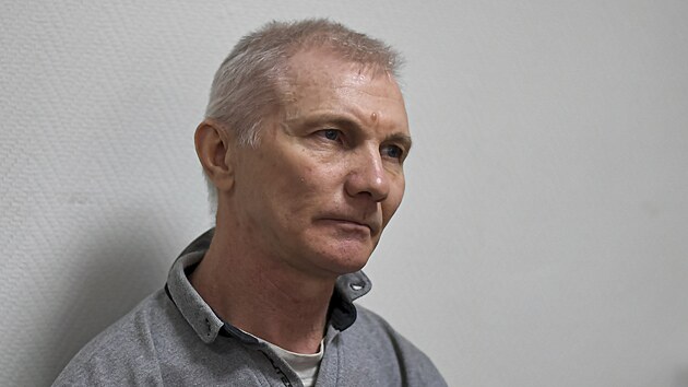 Alexej Moskalyov sed v soudn sni v Jefremov v Tulsk oblasti. (27. bezna 2023)