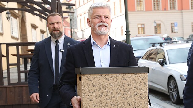 Prezident Petr Pavel se stěhuje na Pražský hrad, kde bude mít kancelář na stejném místě jako jeho předchůdci. (27. března 2023)