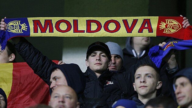 Moldavský fanoušek na utkání evropské kvalifikace s Českem.
