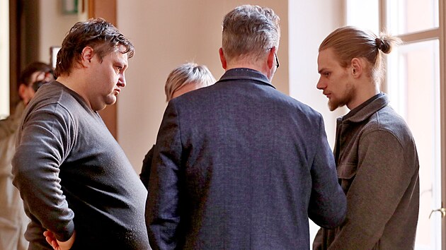 Sobslav Kol (vlevo) a Ludvk Eli Chalupeck jsou obalovan z pokusu o vydrn, kdy se snaili zmocnit dcery jednatele firmy, po nm chtli 25 milion korun.