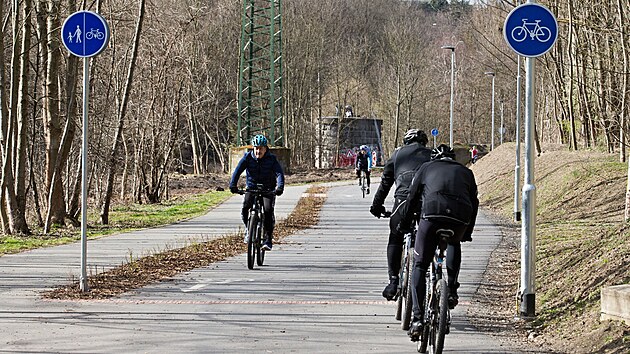 Nov� �seky nejobl�ben�j�� plze�sk� cyklostezky pod�l Radbuzy mezi �tvrt�mi Slovany a Doudlevce