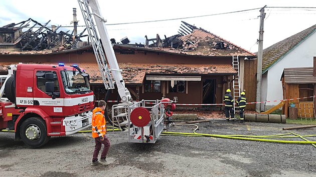 V Soběsukách zasahovali hasiči u požáru známé restaurace.