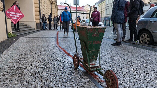 Guerillov� akce s n�zvem Za �ervenou ��rou. Spolek Milion chvilek po�aduje odstoupen� ministra spravedlnosti Pavla Bla�ka (ODS), Praha. (28. b�ezna 2023, Praha)