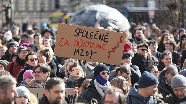 Hodina pravdy: protest proti nedstojnm podmnkm humanitnch a spoleenskovdnch obor. Protestn pochod z nmst Jana Palacha k soe Tome Masaryka, Praha. (28. bezna 2023)