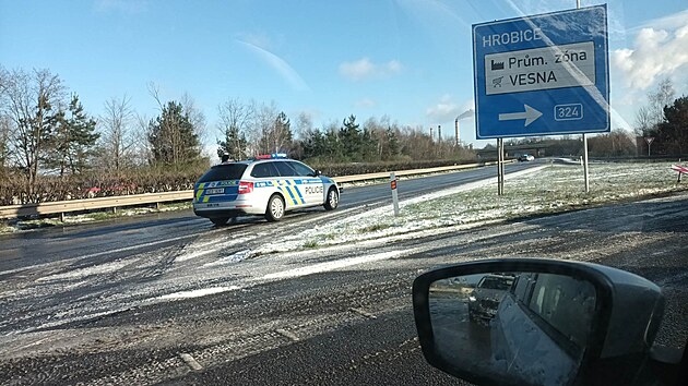 Dopravu na místě řídila policie, silnice byla několik minut uzavřená. (28. března 2023)