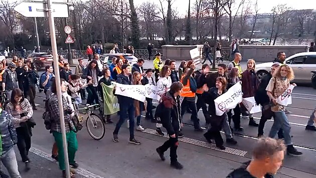 Aktivist opt blokovali dopravu. Chtj tictku v Praze