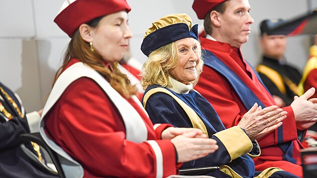 Inaugurace se z��astnila i architektka Eva Ji�i�n�, kter� je �lenkou spr�vn� rady Univerzity T. Bati. (b�ezen 2023)