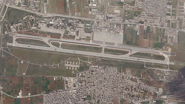 Satelitní snímek mezinárodního letit v Aleppu (7. bezna 2023)