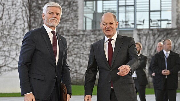 Nmeck kancl Olaf Scholz pijal v Berln prezidenta Petra Pavla. (21. bezna 2023)