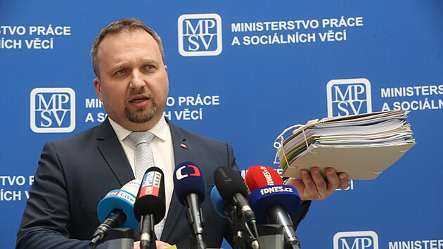 Marian Jurečka se vyjádřil k situaci kolem odvolání šéfa Úřadu práce ČR  Viktora Najmona. (23. března 2023)