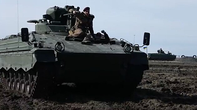 Obrněný transportér německé výroby Marder v ukrajinských rukách (29. března 2023)