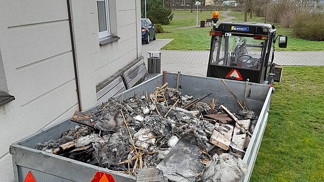 Požár zasáhl podkroví Městského úřadu v Borohrádku. (27. března 2023)