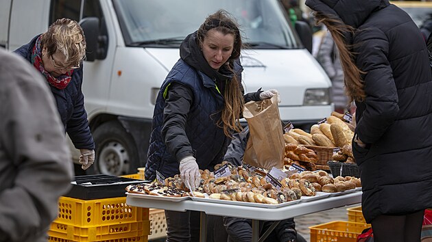Prvn�  farm��sk� trhy v leto�n�m roce na n�m�st� Republiky v Plzni (25. 3. 2023)