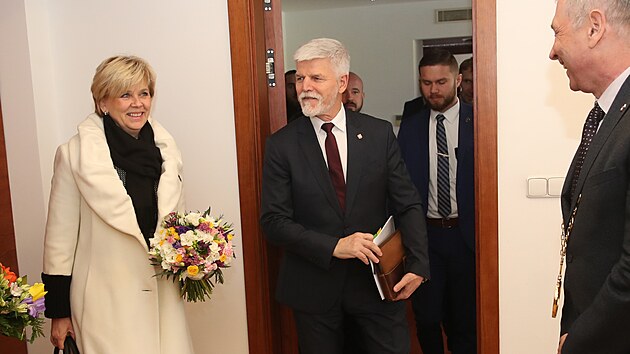 Prezident Petr Pavel zahájil návštěvu Moravskoslezského kraje. Přivítal jej hejtman Ivo Vondrák. (28. března 2023)