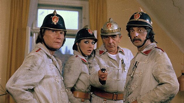 Josef Dvořák, Dagmar Patrasová, Josef Bláha a Jiří Datel Novotný v seriálu Návštěvníci (1983)