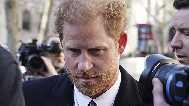 Princ Harry při příchodu k soudu (Londýn, 27. března 2023)