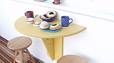 Hotový sklopný stolek na balkon.