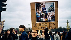 Francouzi protestují proti vládě Emmanuela Macrona. (17. března 2023)