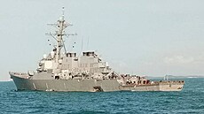 Americký torpédoborec John S. McCain po srážce s obchodní lodí nedaleko... | na serveru Lidovky.cz | aktuální zprávy