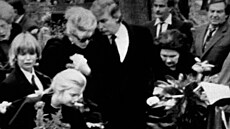 Ivana Trumpová s manelem Donaldem Trumpem a rodinou na pohbu svého otce ve...