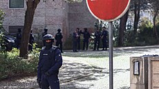 Policejní zásah před islámským centrem v Lisabonu, kde útočník zabil dvě ženy.... | na serveru Lidovky.cz | aktuální zprávy