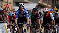 Australský cyklista Kaden Groves vítzí v esté etap závodu Kolem Katalánska.