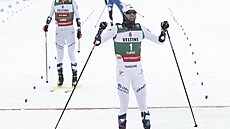 Nor Jarl Magnus Riiber vítzí v závreném závodu sezony Svtového poháru.