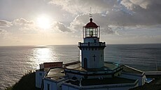 Ponta do Arnel a její fenomenální farol, maják. Tlaenice je tu nejvtí nad...