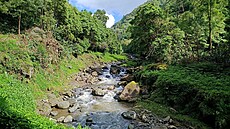 Trasy nad malebnou vesnikou Faial da Terra mají pimená mítka. Mete si...