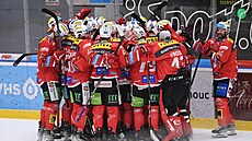 Hokejisté Pardubic po čtvrtém vítězství nad Olomoucí slaví postup do semifinále.