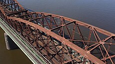 Na stavbě výtoňského mostu se v roce 1901 podílely firmy První Českomoravská...