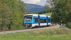 Jednotka řady 840 nasazovaná na Jizerskohorské železnici (21. března 2023)