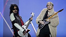 Baskytarista Mötley Crüe Nikki Sixx a nový koncertní kytarista John 5