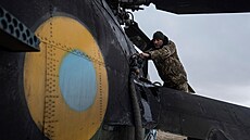 Ukrajinci útoí na ruské pozice s vrtulníky sovtské výroby Mi-8 a Mi-24. (18....
