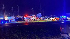Celkový pohled na poškozená auta a stavby ve městě Silver City. (25. března... | na serveru Lidovky.cz | aktuální zprávy