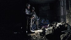 Ukrajinští vojáci odpočívají v úkrytu poblíž Bakhmutu. (7. března 2023) | na serveru Lidovky.cz | aktuální zprávy