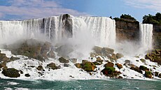 Niagarské vodopády na hranicích státu New York a Kanady