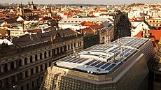 Fotovoltaické panely na střeše Nové scény Národního divadla