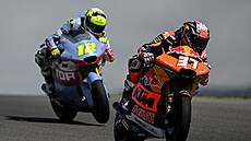 Motocyklový jezdec Filip Sala� b�hem úvodního závodu MS motocykl� v Portugalsku.