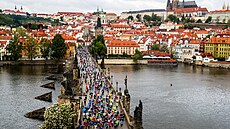 Pro� si nep�iznat, �e kulisy pro pra�ské vytrvalostní b�hy jsou bezesporu více...