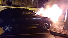Na parkovišti u ústeckého supermarketu hořelo auto. Majitel během požáru...