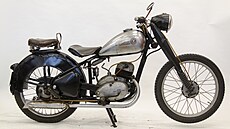 Motocykl Z 150c z roku 1950 ped renovací