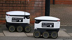 Doručovací roboti v Sale v Británii (21. března 2023)