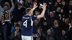 Scott McTominay slaví gól v zápase se �pan�lskem.