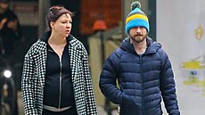 Daniel Radcliffe a jeho thotná partnerka Erin Darkeová v ulicích New Yorku...
