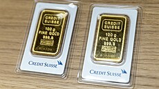 Stogramové zlaté slitky Credis Suisse. (21. března 2023)
