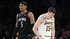 Austin Reaves (15) z Los Angeles Lakers se raduje v zápase s Orlando Magic,...
