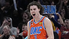 Josh Giddey z Oklahoma City Thunder se raduje.