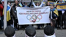 Protest proti návratu ruských a běloruských šermířů do soutěží, zejména...