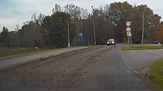Hroudy bláta na silnici po prjezdu zemdlské techniky
